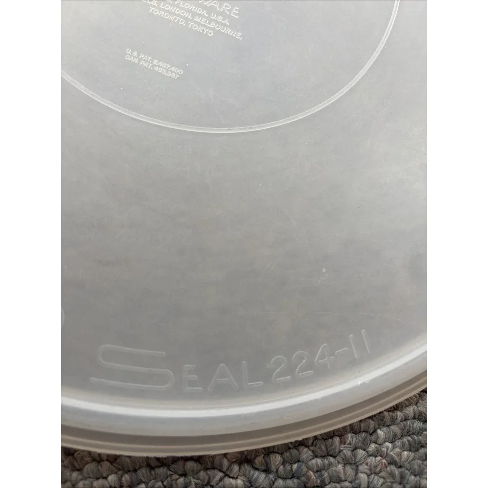 Vintage TUPPERWARE 12 3/4